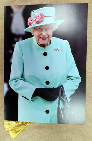 The card from the Queen - Front